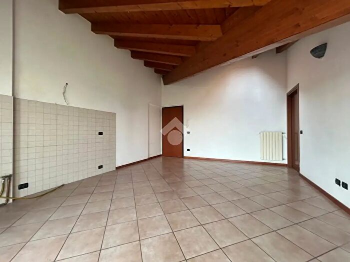 Appartamento trilocale in vendita in Via Casolini, Terno DIsola