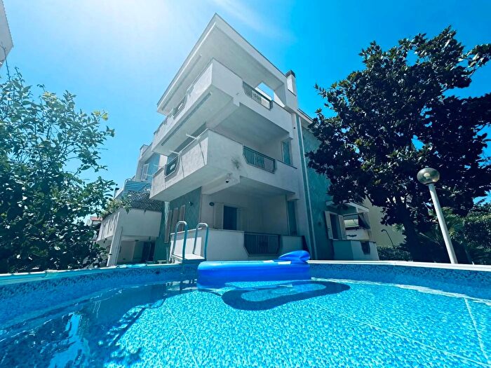 Casa con 6 locali in vendita in Via delle Orchidee Santa Marinella, Santa Marinella