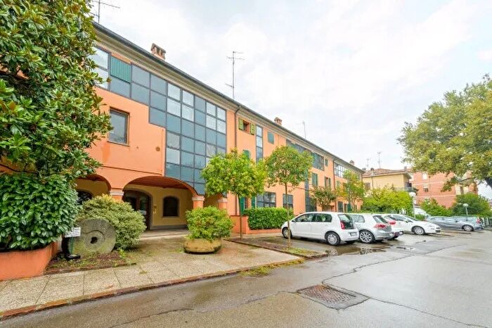 Appartamento con 5 locali in vendita in Stradello del Luzzo, Modena