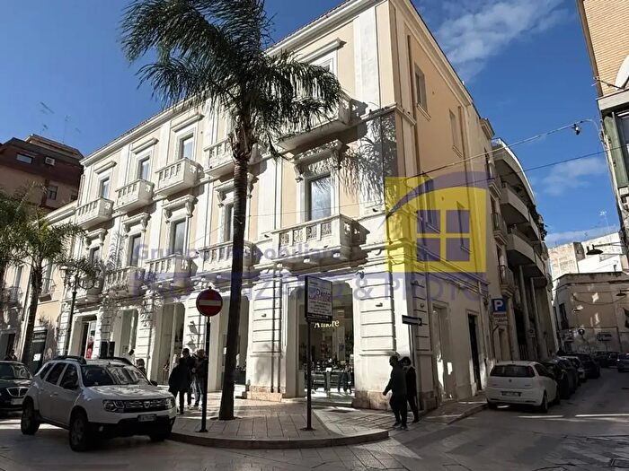 Casa con 14 locali in vendita in Via Amena, Brindisi
