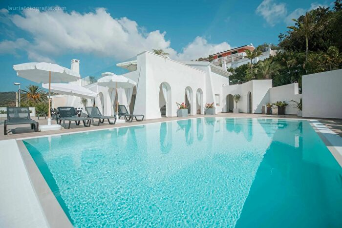 Casa con 10 locali in vendita in Via Stazione, Joppolo