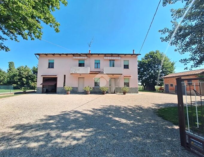 Casa quadrilocale in vendita in Via Comastri, Medicina