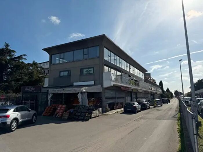 Appartamento quadrilocale in vendita in Via dei Castelli Romani, Pomezia