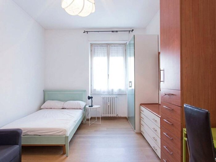 Appartamento trilocale in affitto in Via Giacomo Zanella, Argonne Corsica, Milano