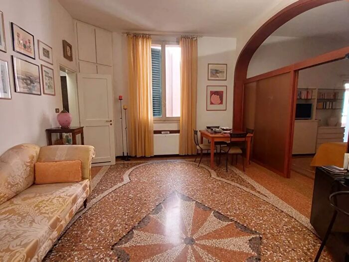 Appartamento trilocale in vendita in Via Marsili, Bologna