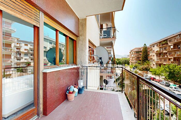 Appartamento con 6 locali in vendita in Via Sicilia, Palermo