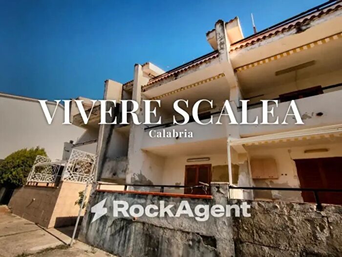 Appartamento trilocale in vendita in Viale Raffaello, Scalea