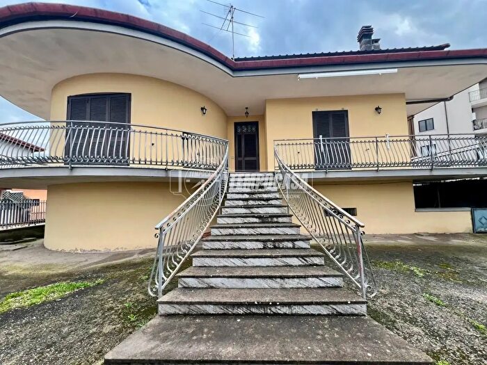 Casa in vendita in Cesa