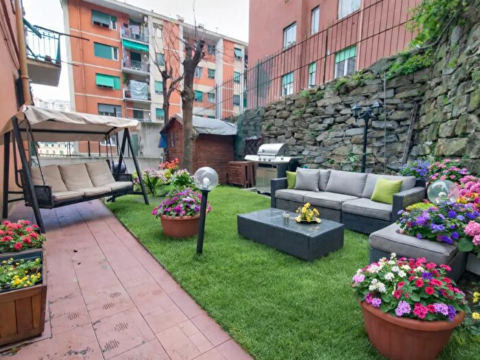 Appartamento con 5 locali in vendita in Via Giacomo Biga, Genova