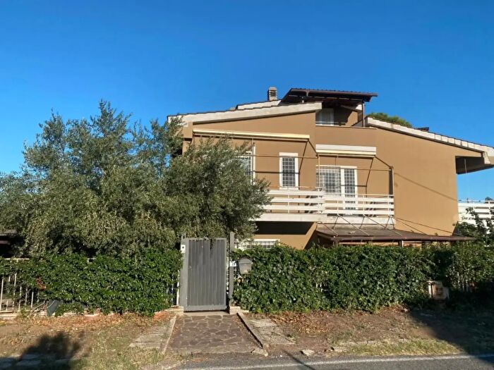 Casa con 6 locali in vendita in Via Guido d'Arezzo, Cerveteri