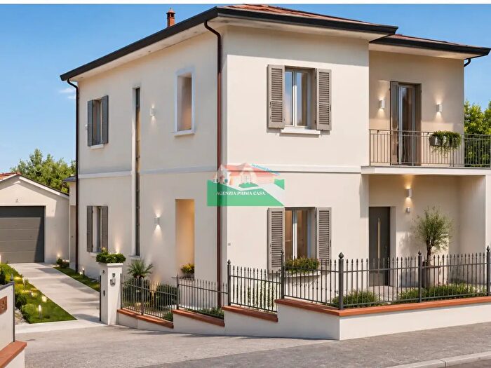 Casa con 10 locali in vendita in Via della Trafila, Ravenna