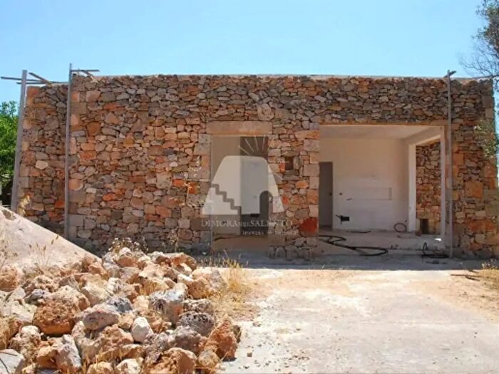 Casa quadrilocale in vendita in Strada Comunale Marcatara, Castrignano Del Capo
