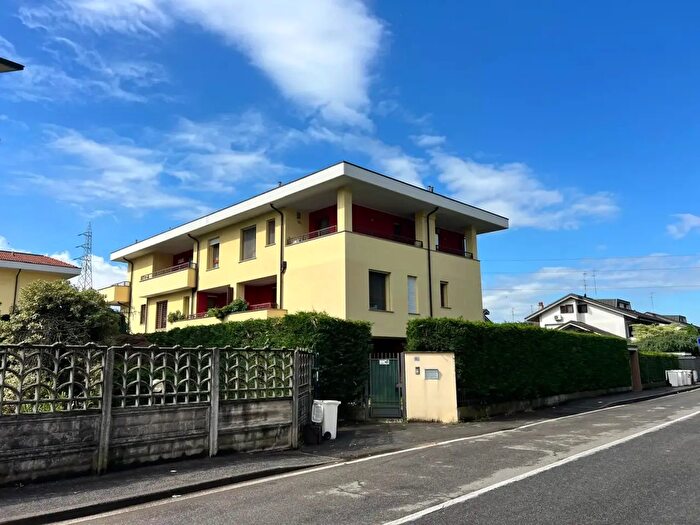 Appartamento quadrilocale in vendita in Via Michelangelo Buonarroti, Cernusco Sul Naviglio