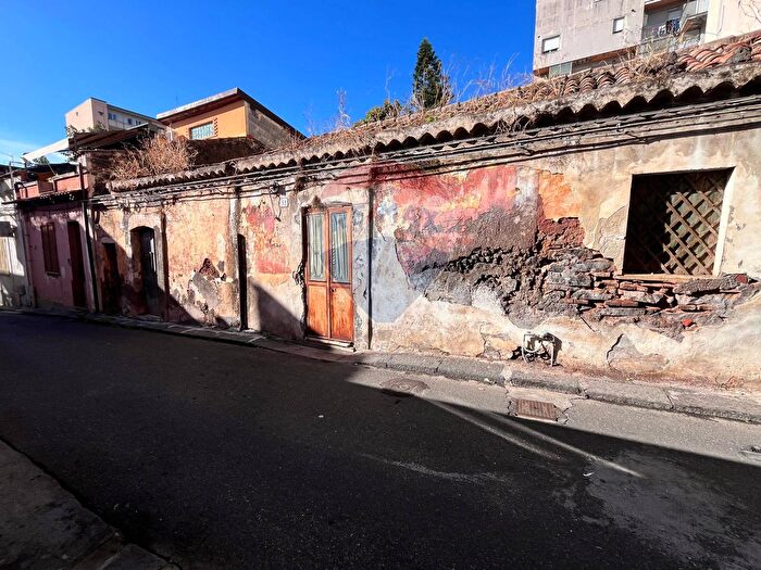 Casa con 5 locali in vendita in Via Ogliastro, Catania
