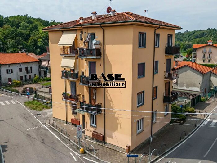 Appartamento trilocale in vendita in Via Cucciago, Senna Comasco