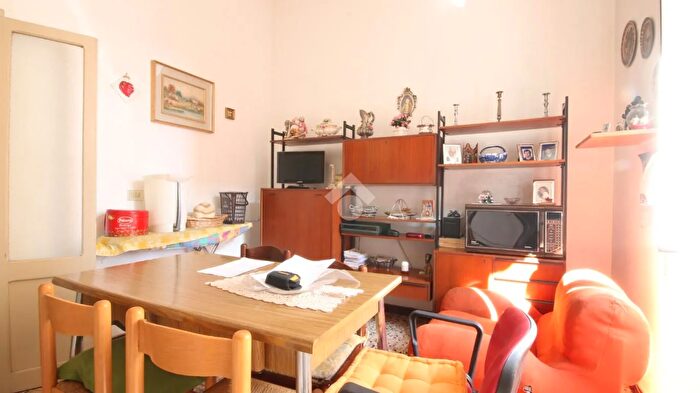 Appartamento quadrilocale in vendita in Via Bertolone, Como