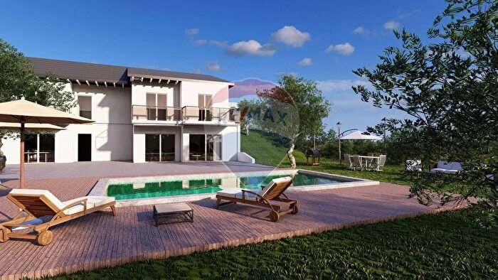 Appartamento con 6 locali in vendita in Via Carlo Cattaneo, Monterotondo