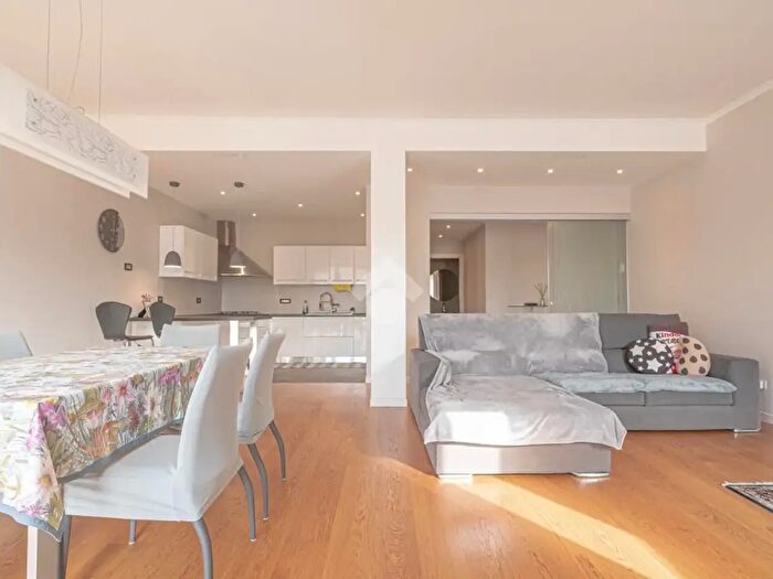 Appartamento con 5 locali in vendita in Corso Porta Nuova, Verona