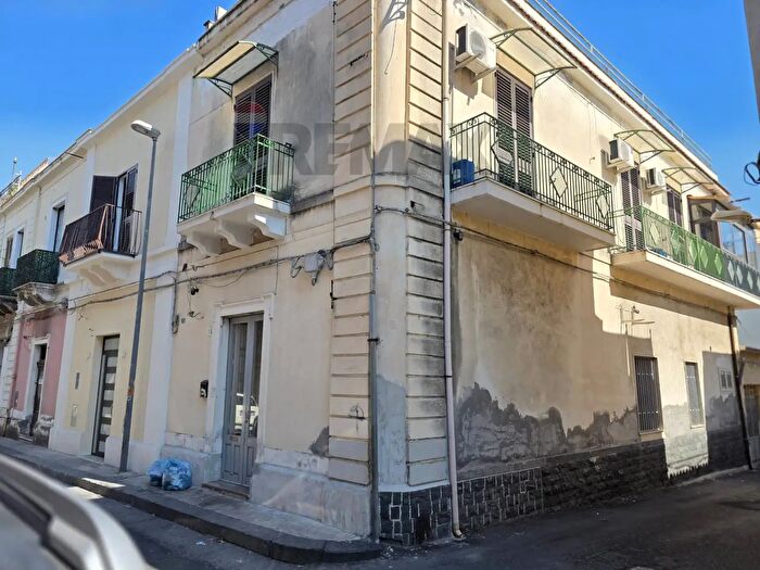 Appartamento trilocale in vendita in Via Tripoli, Giarre