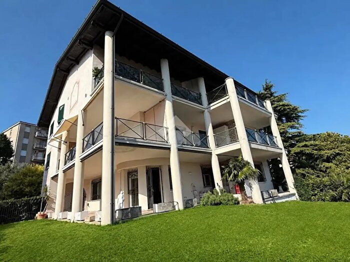 Appartamento trilocale in vendita in Via Pascoli, Desenzano Del Garda
