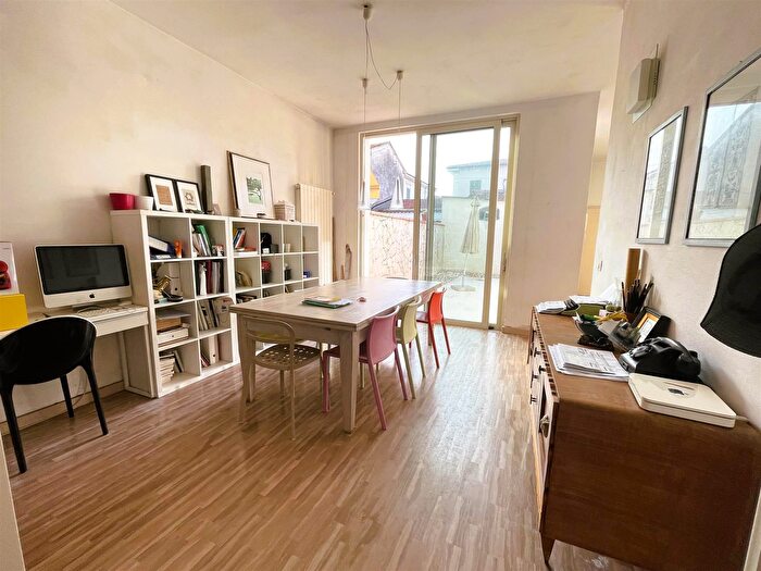 Casa con 7 locali in vendita in Viareggio