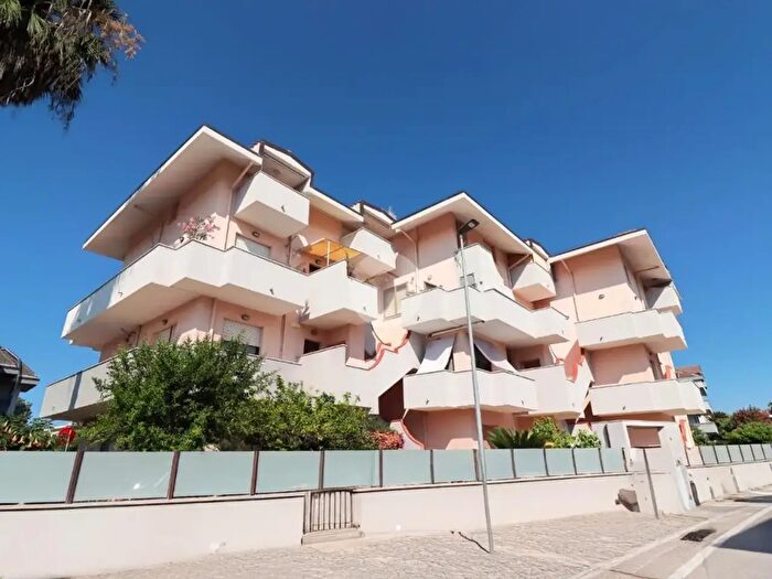 Appartamento trilocale in vendita in Via Monte Corno, Francavilla Al Mare