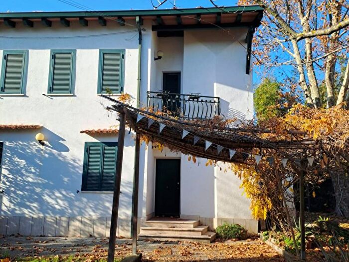 Casa con 6 locali in affitto in Via Cassia, Tomba di Nerone, Roma