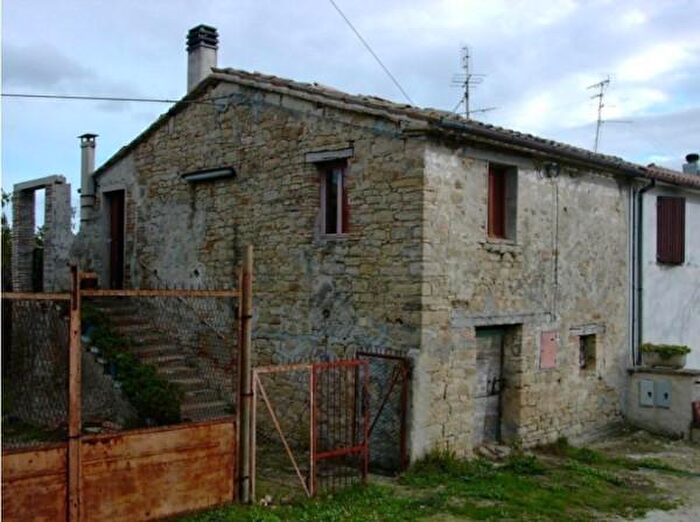 Casa con 6 locali in vendita in Cupramontana