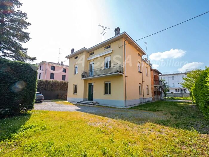 Casa con 5 locali in vendita in Via Calestano, Felino