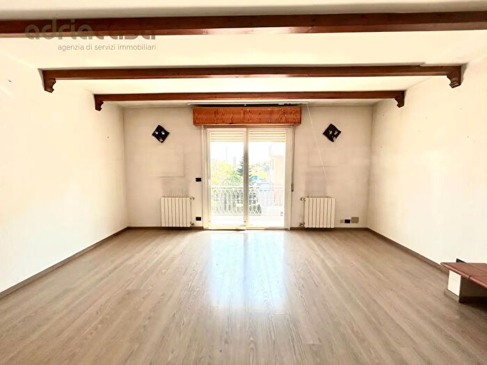 Appartamento con 7 locali in vendita in Via Covignano, Rimini