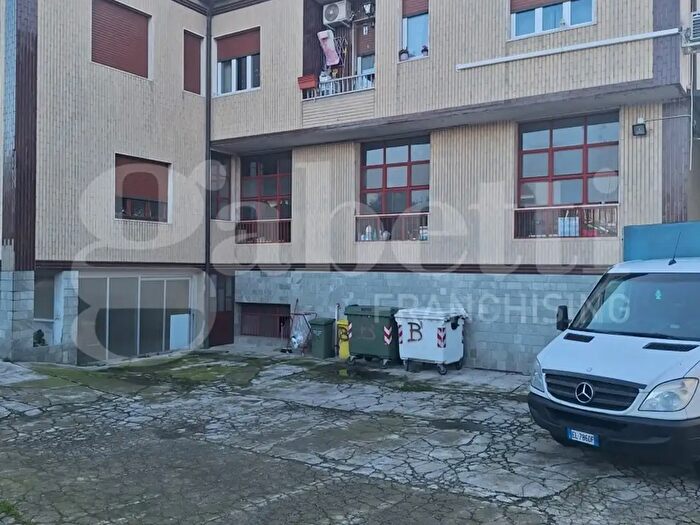 Casa con 9 locali in vendita in Via Brenta, Rozzano