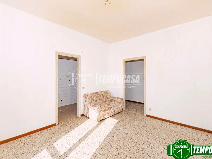 Appartamento trilocale in vendita in Via Ugo Bassi, Voghera