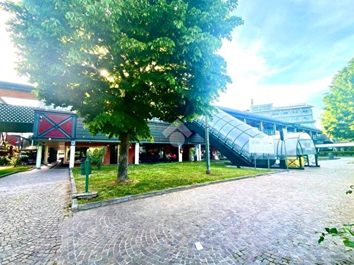 Appartamento monolocale in affitto in Via eschilo, Axa, Roma