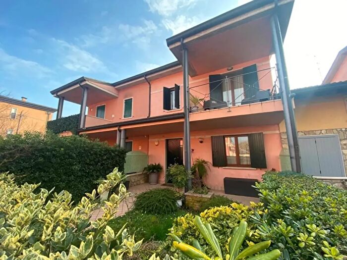 Casa con 5 locali in vendita in Mozzecane