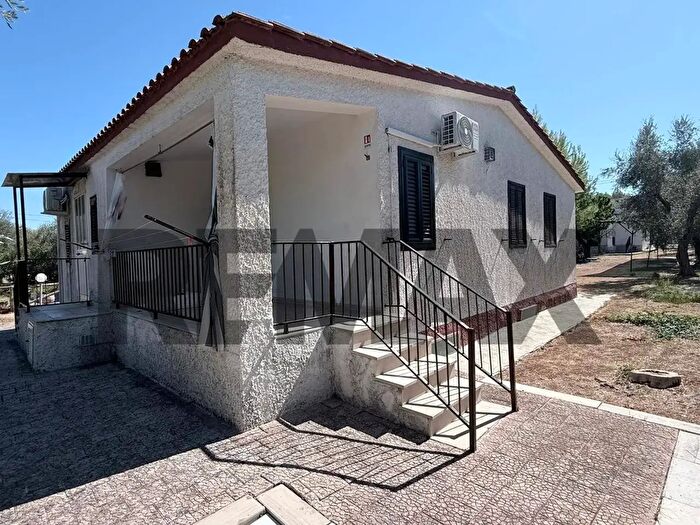 Casa con 6 locali in vendita in Località Montincello Snc, Vieste