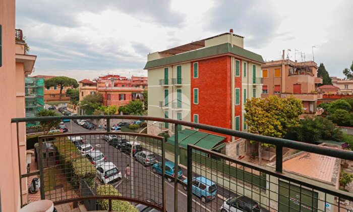 Appartamento trilocale in vendita in Via Gian Matteo Giberti, Roma