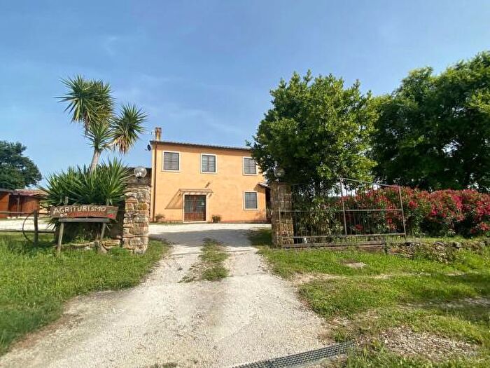 Casa con 6 locali in vendita in Manciano
