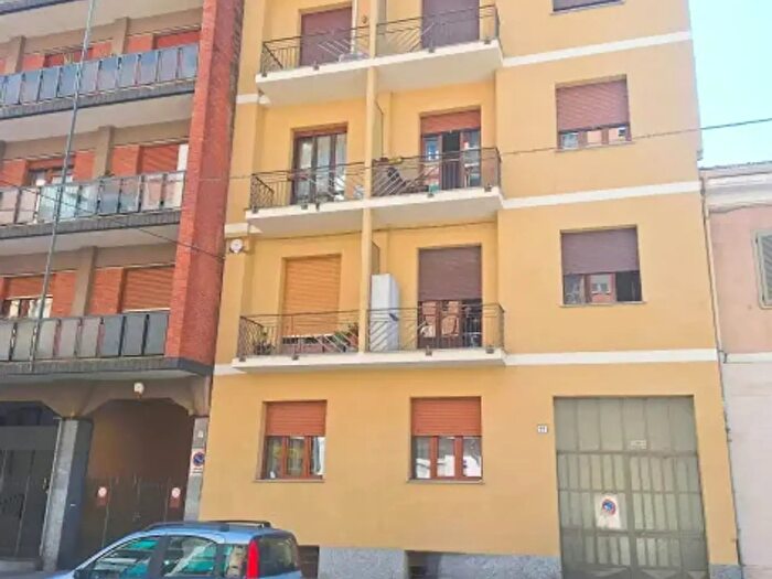 Appartamento trilocale in vendita in Via Lanzo, Torino