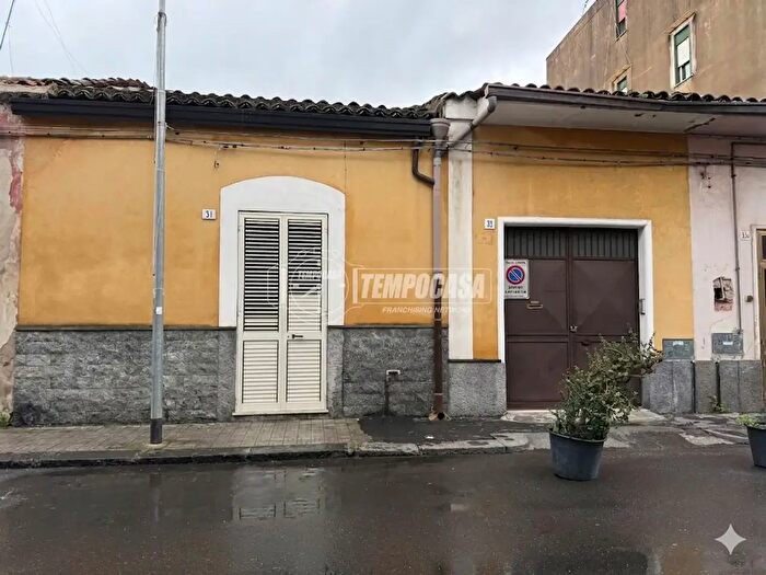 Appartamento trilocale in vendita in Via Giovanni Prati, Catania