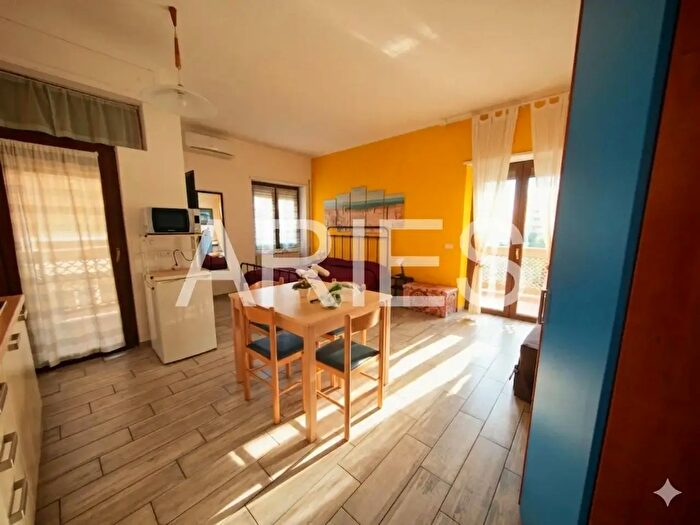 Appartamento trilocale in vendita in Via delle Quinqueremi, Roma