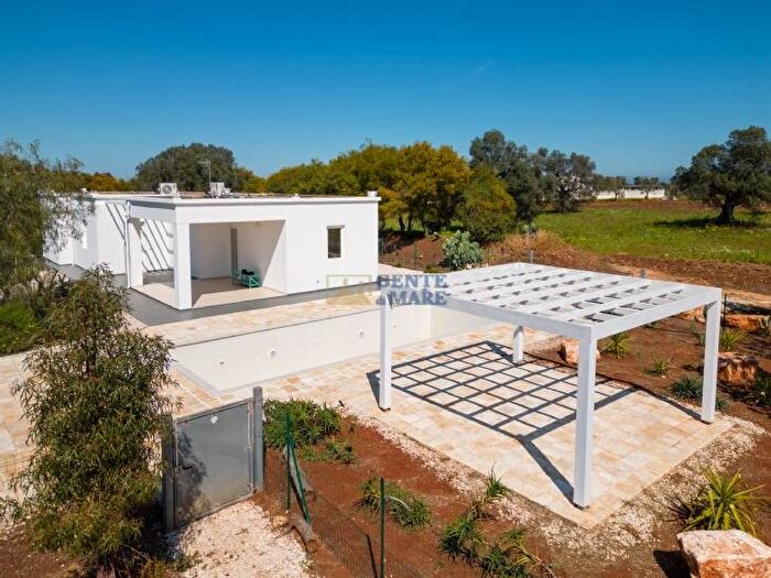Casa con 9 locali in vendita in Ostuni