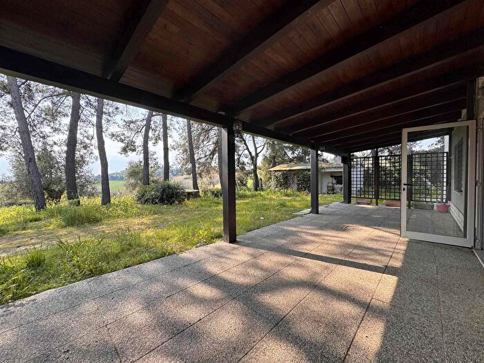 Casa con 8 locali in vendita in Località Roncosambaccio, Fano