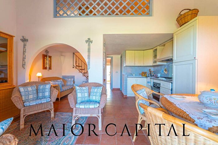 Appartamento trilocale in vendita in Via Stazzo Pulcheddu, Palau