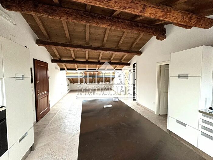 Appartamento quadrilocale in affitto in Contrà Pasini, Vicenza