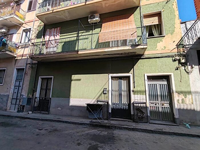 Casa con 11 locali in vendita in Paterno, Paterno