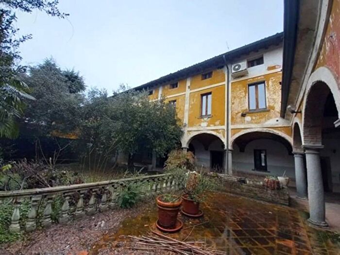 Casa con 6 locali in vendita in Rovato