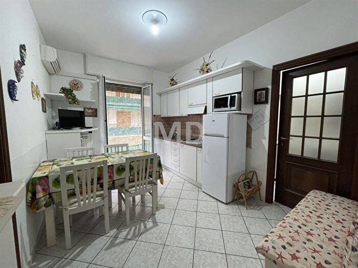 Appartamento bilocale in affitto in Via Genova, Centro, Loano