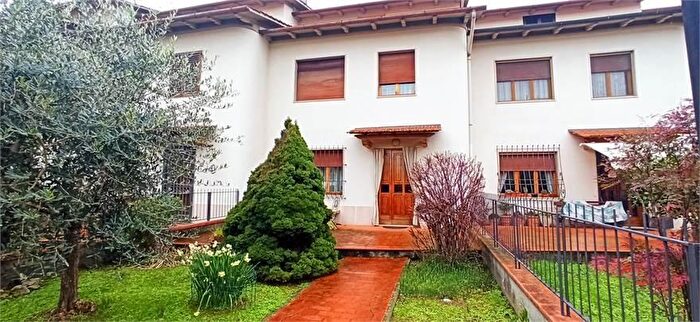 Casa con 5 locali in vendita in Pistoia