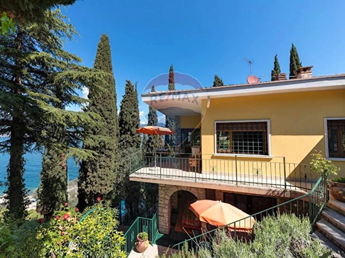 Appartamento con 7 locali in vendita in Via Pai di Sotto, Torri Del Benaco