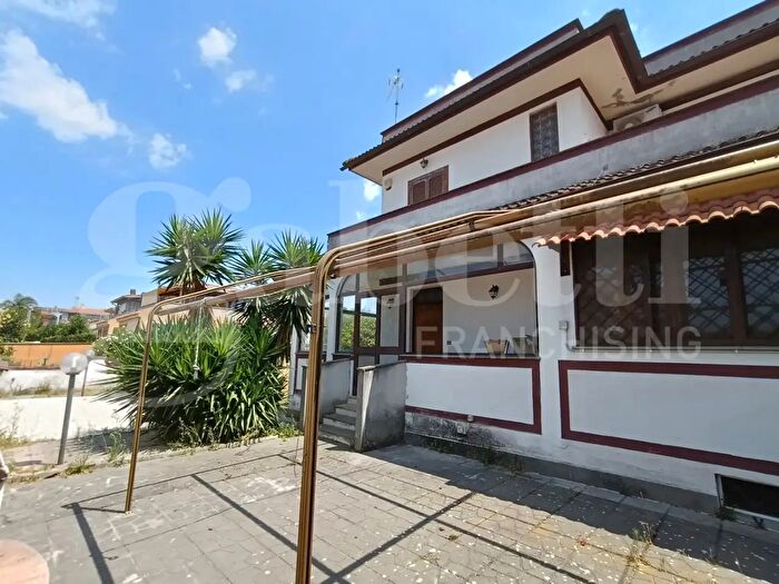 Casa con 5 locali in vendita in Via Fucini, Anzio
